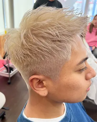 ショート カラー メンズ まさき✂︎ブリーチ／ デザインカラーのヘアスタイル