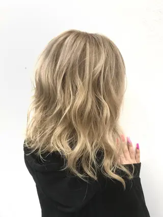 ミディアム ブリーチカラー☆ 再生トリートメントのヘアスタイル