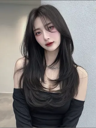 ロング mao🖤顔周り／ レイヤー／髪質改善のヘアスタイル