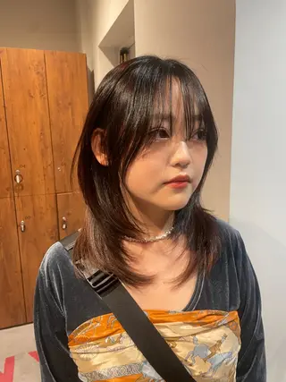 ミディアム 海外レイヤー/赤み 消しカラー/上原聖奈のヘアスタイル