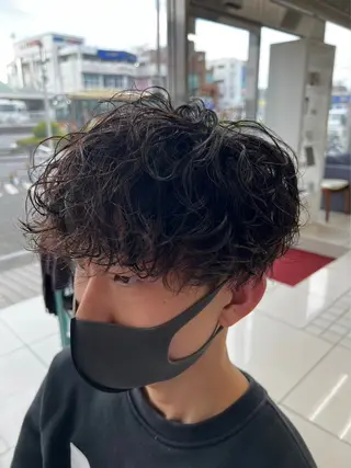 ショート パーマ メンズ おがた たくむの眉毛・アイブロウイメージ