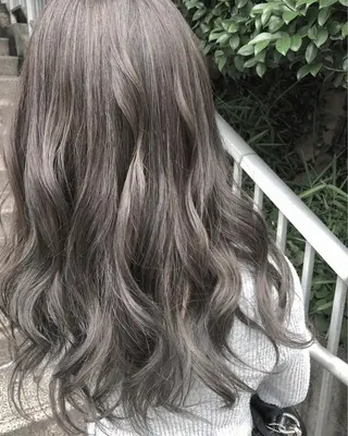 ロング アートディレクター ワダヒサノリのヘアスタイル