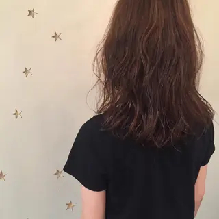 セミロング パーマ 市川 千夏のヘアスタイル