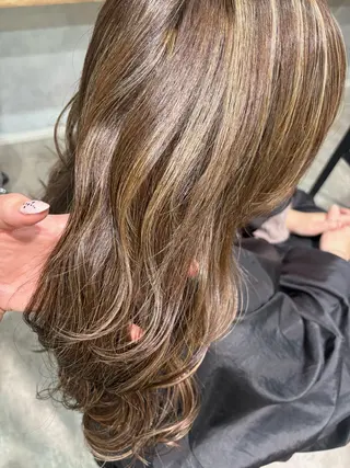 ロング 佐伯 美麗のヘアスタイル