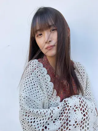 ロング カラー 顔まわりレイヤー デザインカットのヘアスタイル