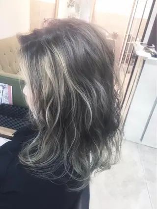 セミロング カラー AnFye cinq milleのヘアスタイル