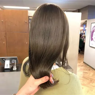 セミロング カラー パーマ ヘアアレンジ メンズ キッズ ネイル マツエク・マツパ アイブロウ 前川 朋香のヘアスタイル