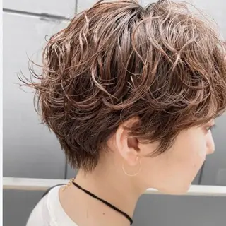 ショート パーマ ひなた あゆみのヘアスタイル