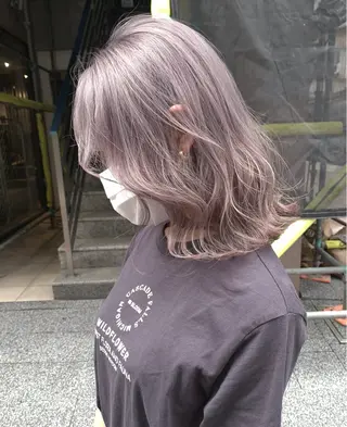 ミディアム カラー ハイトーンボブ 前田 表参道　グレージュのヘアスタイル