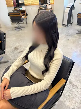 ロング ヒルタ シオリのヘアスタイル