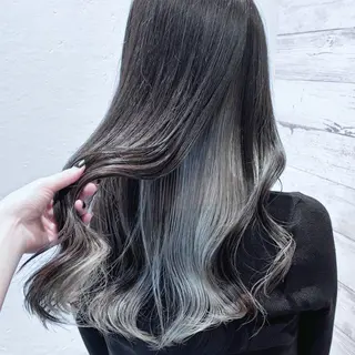 ロング カラー ヘアアレンジ アニメ髪・ウルフ🦇 樋口莉夏のヘアスタイル