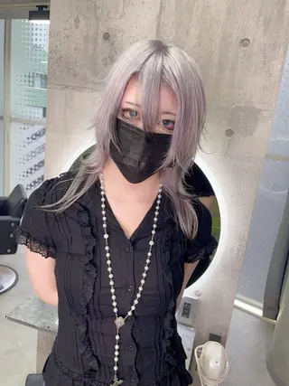 ミディアム カラー ホワイト&レイヤーカ ットエクステ長畠俊輔のヘアスタイル