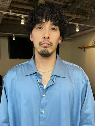 ミディアム パーマ メンズ グランジヘア 無造作ヘアHYUGAのヘアスタイル