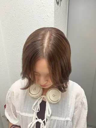 セミロング 塩川ももこ/ 自然な縮毛矯正のヘアスタイル