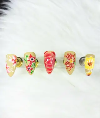 ネイル Elegance Nail本厚木店舗のネイルデザイン
