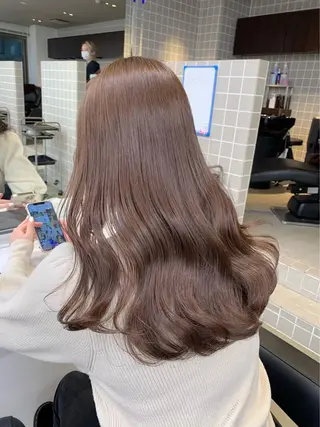 カラー ブリーチ縮毛矯正加藤 赤み無し透明感ヘアのヘアスタイル