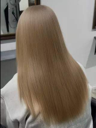 ロング カラー ケアブリーチ/ili 村上佳那多のヘアスタイル