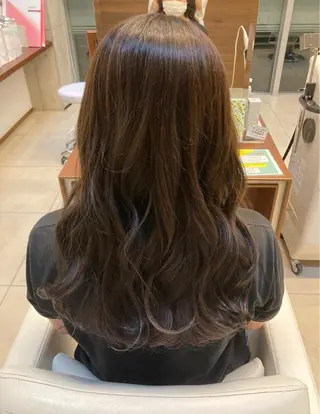 ロング カラー 岸田莉奈/ ゆるふわ/ナチュラルのヘアスタイル