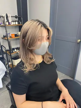 ミディアム maco 艶感ハイトーン🦋のヘアスタイル