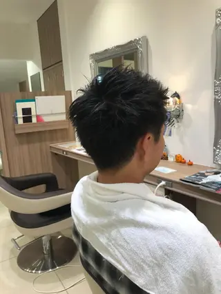 ショート デザインカラー茅ヶ崎 オオタ カズキのヘアスタイル