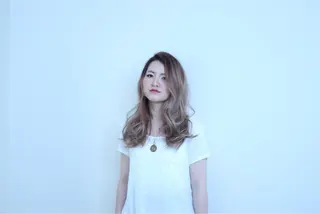 ロング カラー パーマ TAI透明カラー 柔らかい縮毛矯正のヘアスタイル