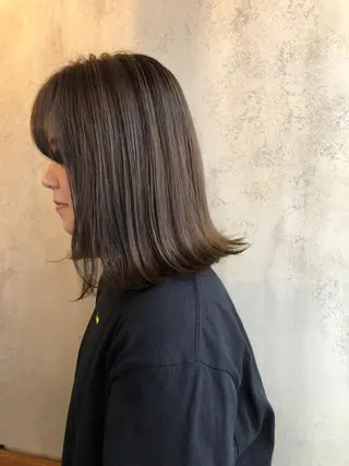 ミディアム カラー ツキノキ ミナのヘアスタイル