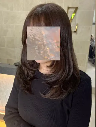 ミディアム カラー 桐生 かれんのヘアスタイル