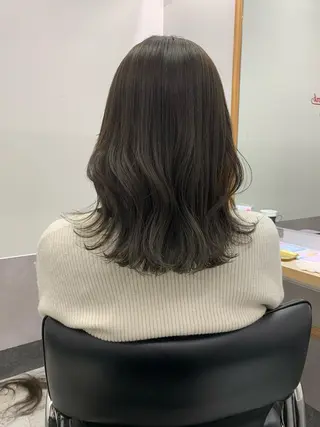 ミディアム カラー SAKINO. ベージュカラーのヘアスタイル