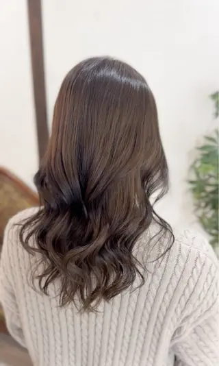 ロング 飯星慧斗 /ブリーチ、縮毛矯正のヘアスタイル