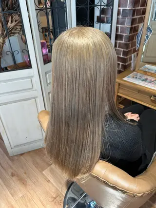 ロング 巽 愛夏のヘアスタイル