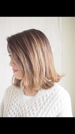 セミロング 岩尾 志保のヘアスタイル