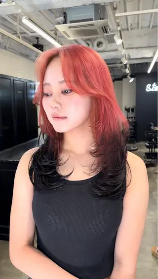 セミロング カラー 🌟小顔レイヤー× 赤み消し透明感カラーのヘアスタイル