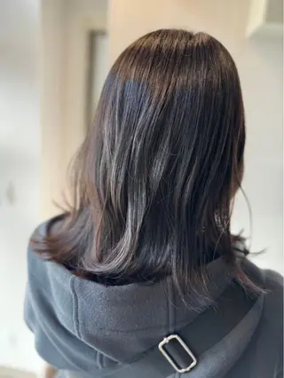 セミロング カラー ✨️髪質改善 アイノアのヘアスタイル