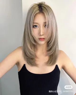 ミディアム カラー Airi 韓国y2k ハイレイヤーのヘアスタイル