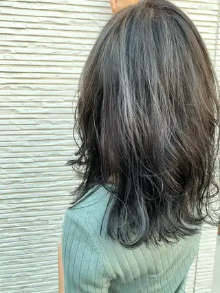 カラー 石田 佳恋のヘアスタイル