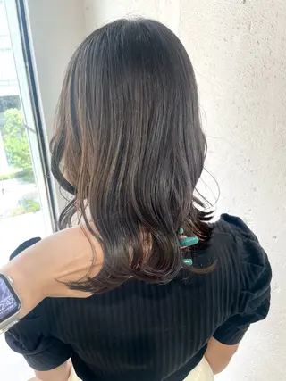 ミディアム 田中 志織のヘアスタイル