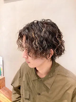 ミディアム パーマ メンズ 波巻きスパイラルパー マ/シャドウパーマ駿のヘアスタイル