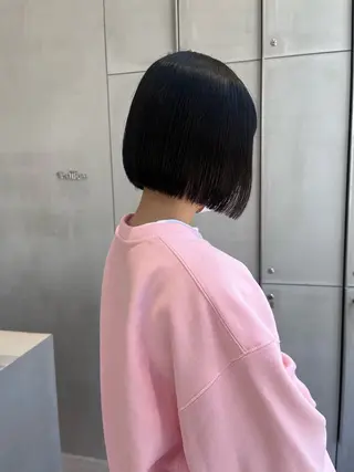 ショート カラー ミオ💎ショート 透ける暗髪のヘアスタイル
