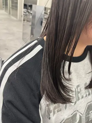 セミロング 佐藤 莉子のヘアスタイル