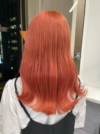 カラー ハイトーン×レイヤー カットTAKUMIのヘアスタイル