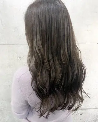 ロング 秋月 亜耶のヘアスタイル
