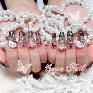 ネイル 🦋 Queenieのネイルデザイン