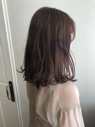 ミディアム カラー MIOベージュカラー 柔らかいカラーのヘアスタイル