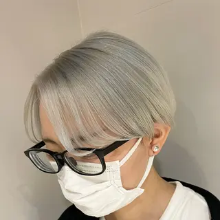 ショート カラー ブリーチ👩🦳/ ✂︎MANAMIのヘアスタイル