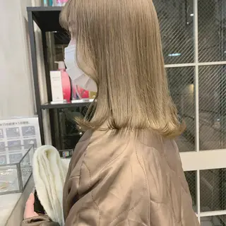 ミディアム カラー ネイル ハイトーンボブ 前田 表参道 グレージュのヘアスタイル