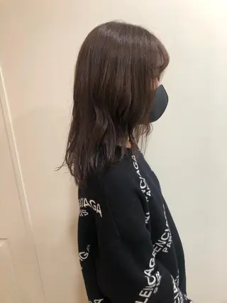 ミディアム カラー MIOベージュカラー 柔らかいカラーのヘアスタイル