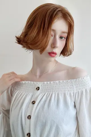 ミディアム 高橋 亜紀のヘアスタイル