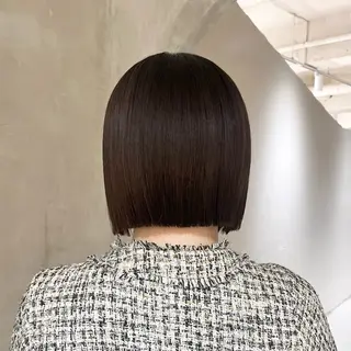 ミディアム 切りっぱなしボブ/ 艶カラー/綾莉のヘアスタイル