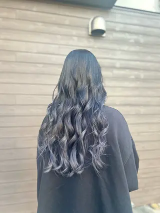 ロング カラー ヘアアレンジ 🤍 minaのヘアスタイル