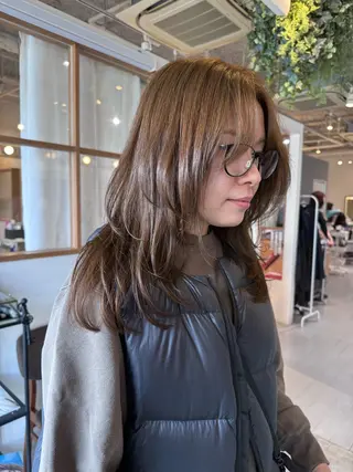 ロング ウラベヨシカ 似合わせカットカラーのヘアスタイル